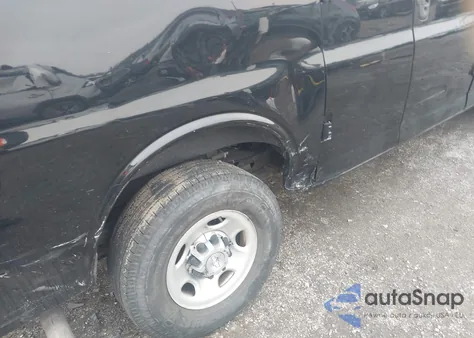 2018 Chevrolet Express 2500 Work Van z USA, uszkodzony, nr VIN 1GCWGAFBXJ1272569